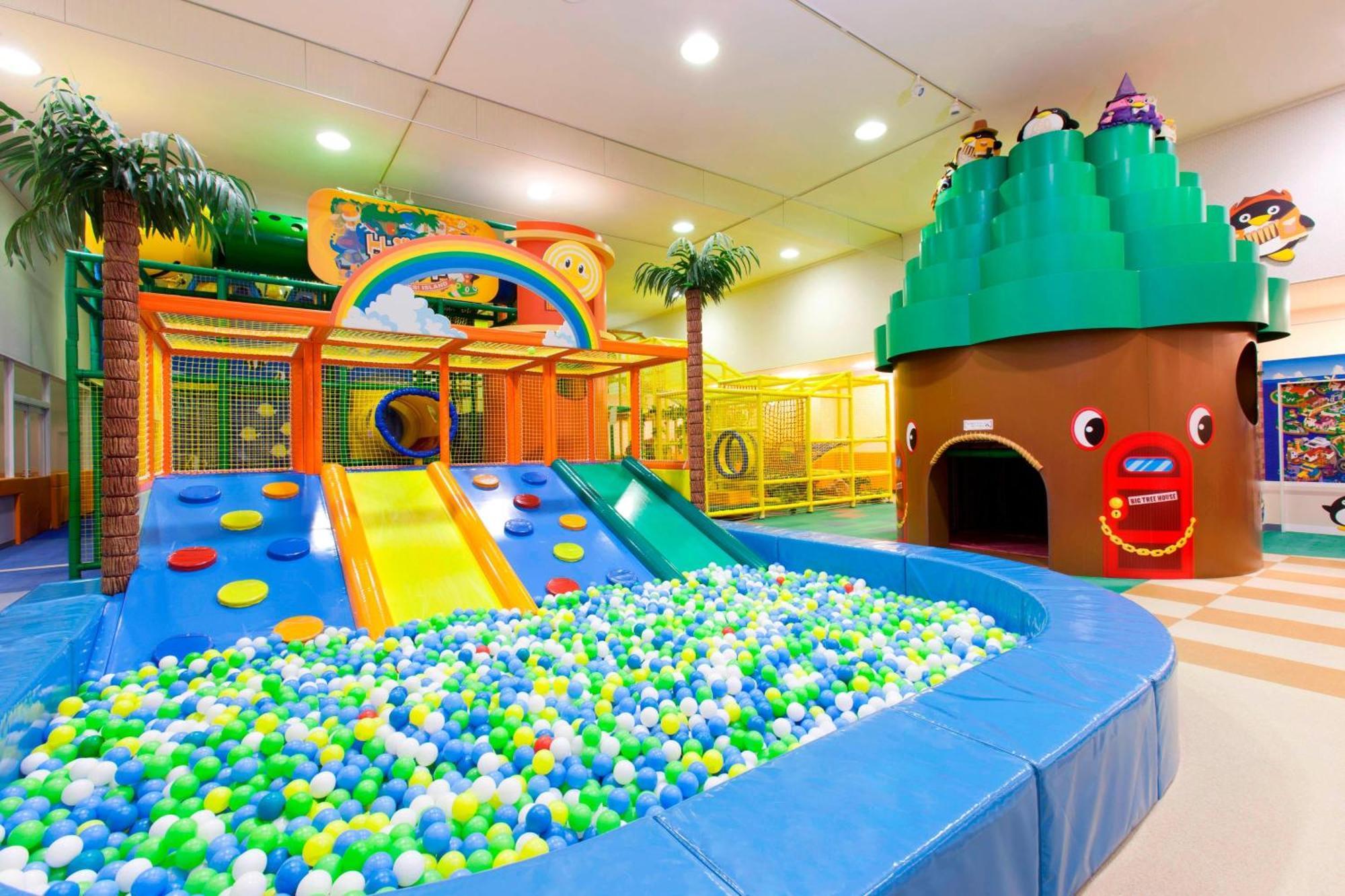 Sheraton Grande Tokyo Bay Hotel Urayasu Buitenkant foto An indoor playground in Japan