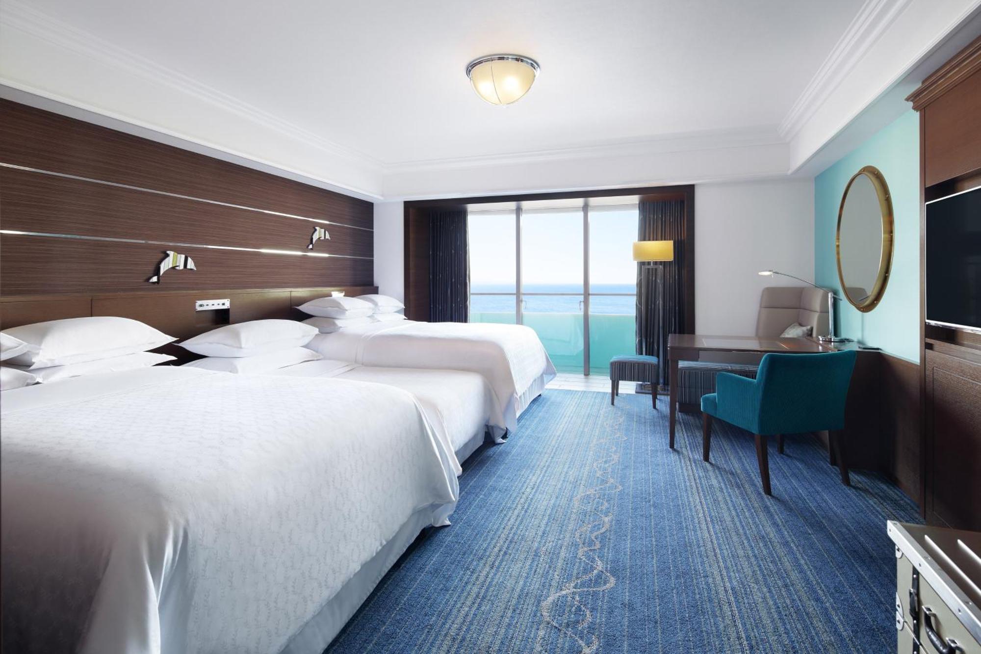 Sheraton Grande Tokyo Bay Hotel Urayasu Buitenkant foto A room at the hotel